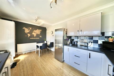 57 Brooklands Road, Hull, HU5 5AD