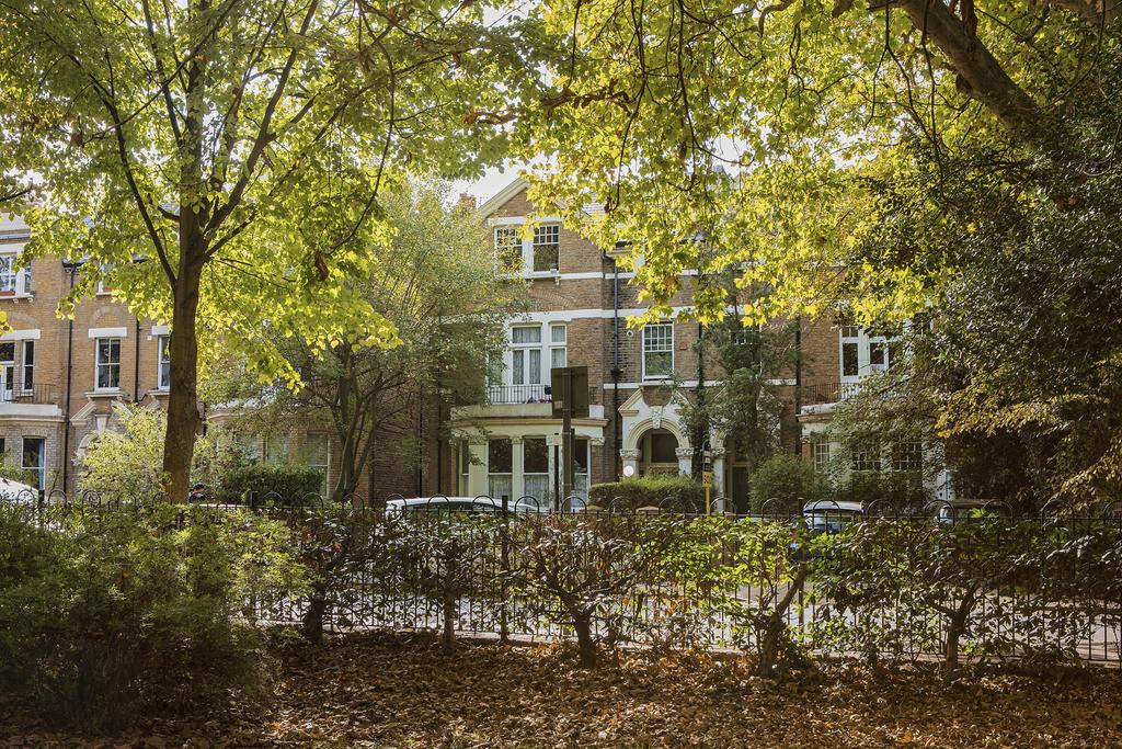 142991 - 220928 TMH 24 A Lewisham Park, London H...