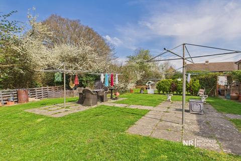 1 bedroom flat for sale, West Ewell KT19