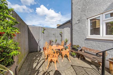 3 bedroom maisonette for sale, Amott Road, Peckham Rye, London, SE15