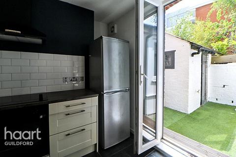 112 Walnut Tree Close, Guildford, GU1 4UQ