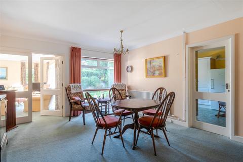 undefined, Chipstead, Surrey