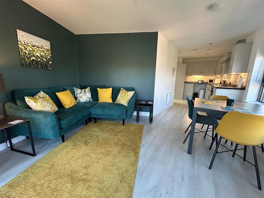 Lounge 3.jpg