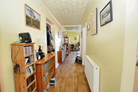 2 bedroom flat for sale, Overstrand Road, Cromer