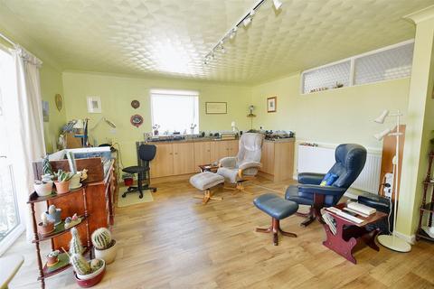 2 bedroom flat for sale, Overstrand Road, Cromer