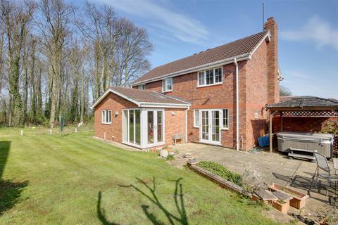 5 bedroom detached house for sale, Acorn Way, Hessle