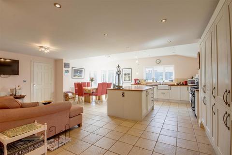 5 bedroom detached house for sale, Acorn Way, Hessle