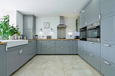12 Brackendale Close, Englefield Green, Egham, TW20 0UL