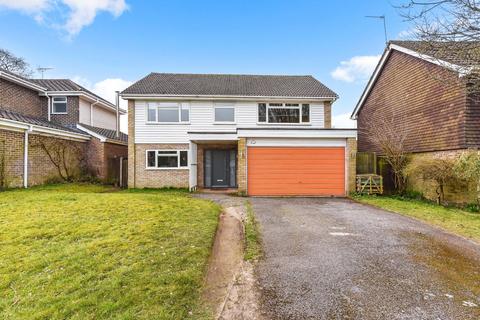 15 Chestnut Close, Liphook, GU30 7JA