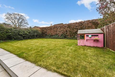 15 Chestnut Close, Liphook, GU30 7JA