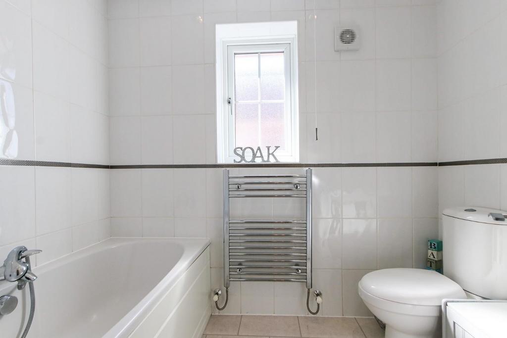 Family bathroom.jpg