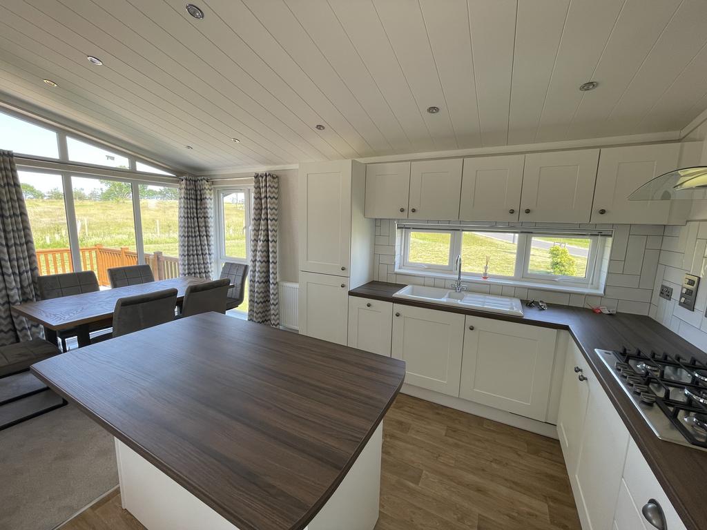 Kitchen and breakfast bar