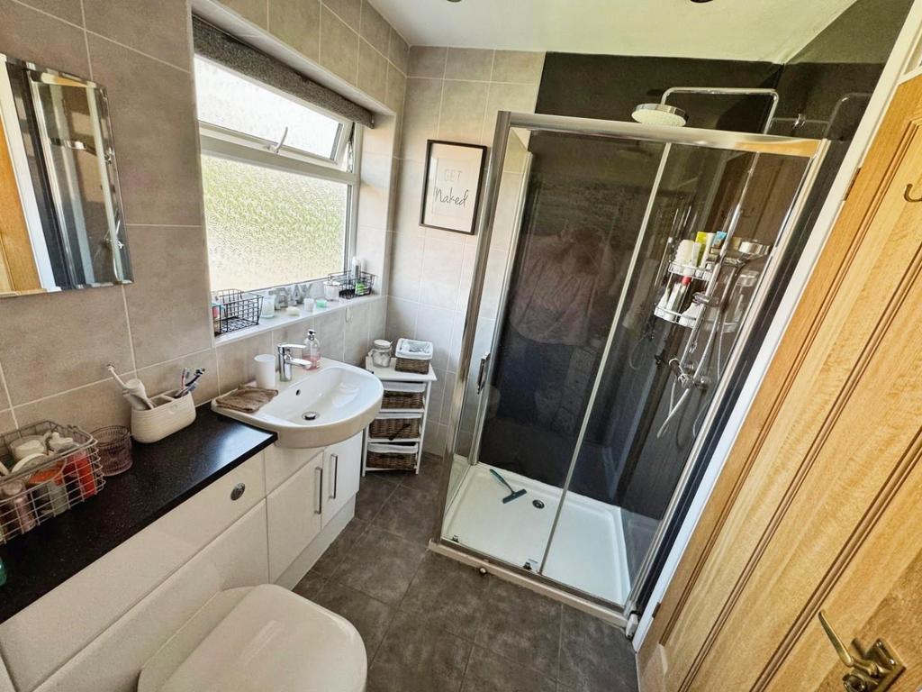 Shower Room.jpg