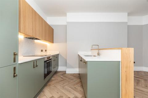 2 bedroom flat to rent, Brunswick Place, Hove