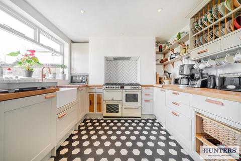 4 Wincrofts Drive, London, SE9 2RG