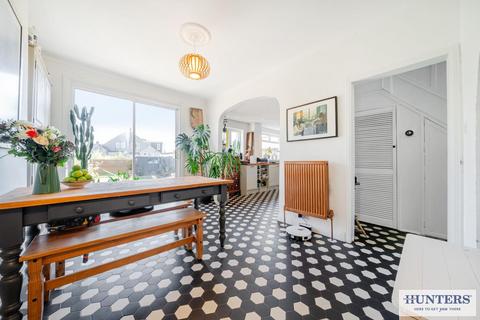 4 Wincrofts Drive, London, SE9 2RG