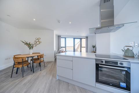2 bedroom flat to rent, Medway Street Chatham ME4
