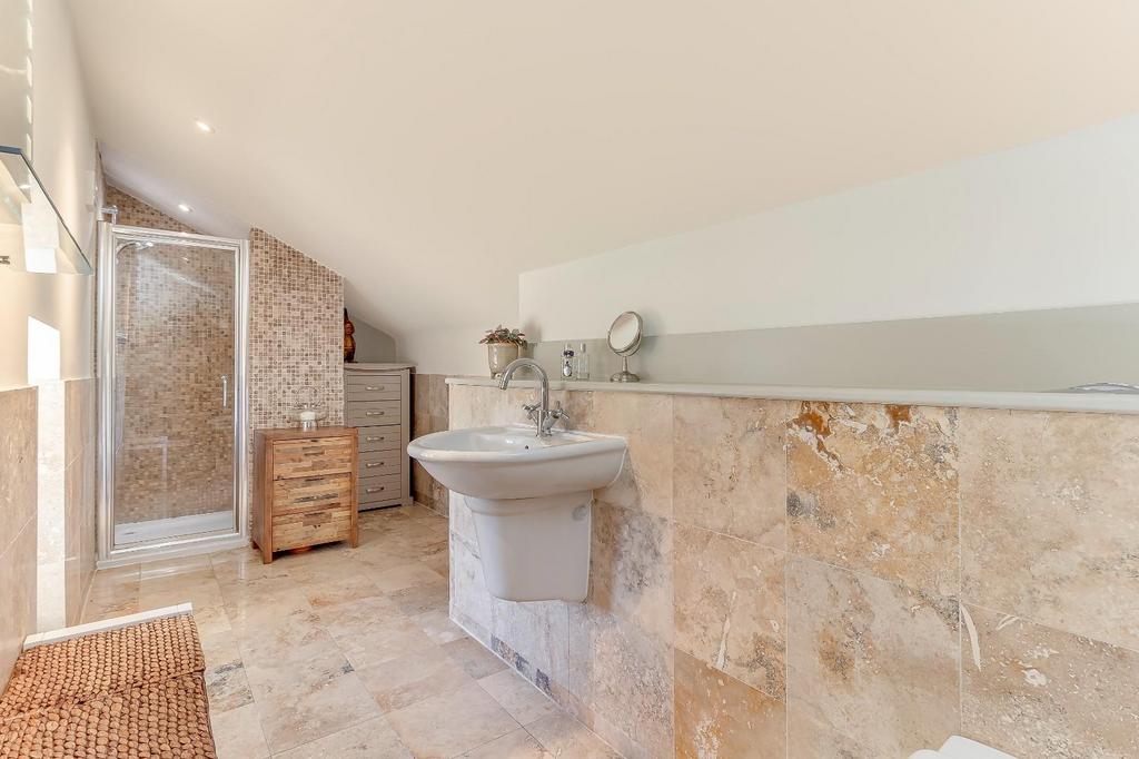 Master Bedroom Ensuite.jpg