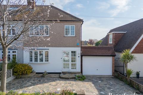 2 Chipperfield Close, Upminster, RM14 3EA