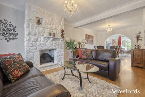 2 Chipperfield Close, Upminster, RM14 3EA