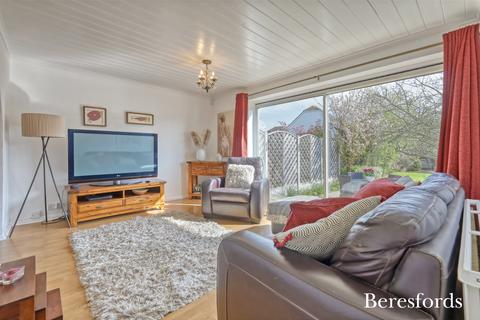 2 Chipperfield Close, Upminster, RM14 3EA