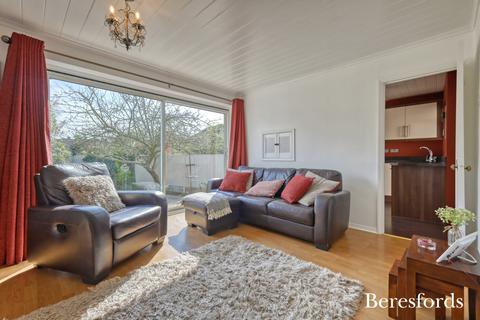 2 Chipperfield Close, Upminster, RM14 3EA