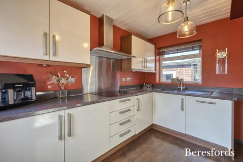 2 Chipperfield Close, Upminster, RM14 3EA