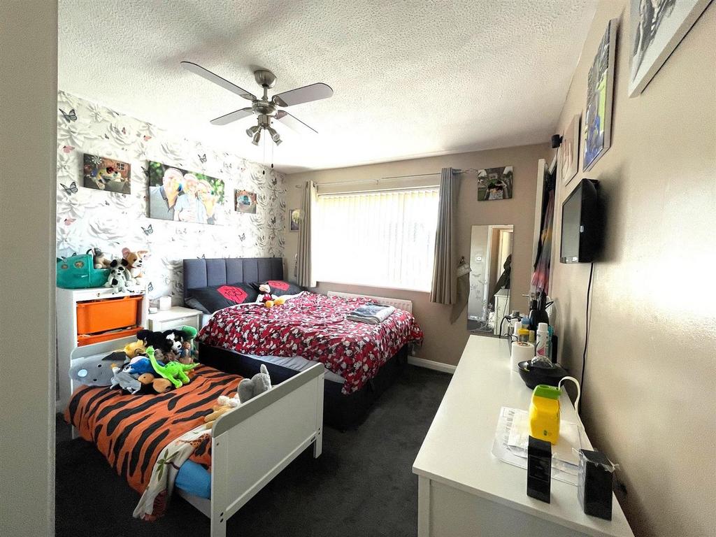 Bed 11.jpg