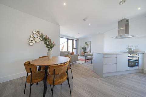 2 bedroom flat to rent, Medway Street Chatham ME4