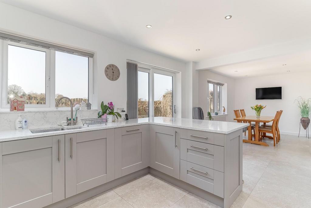 Dining Kitchen - F.jpg