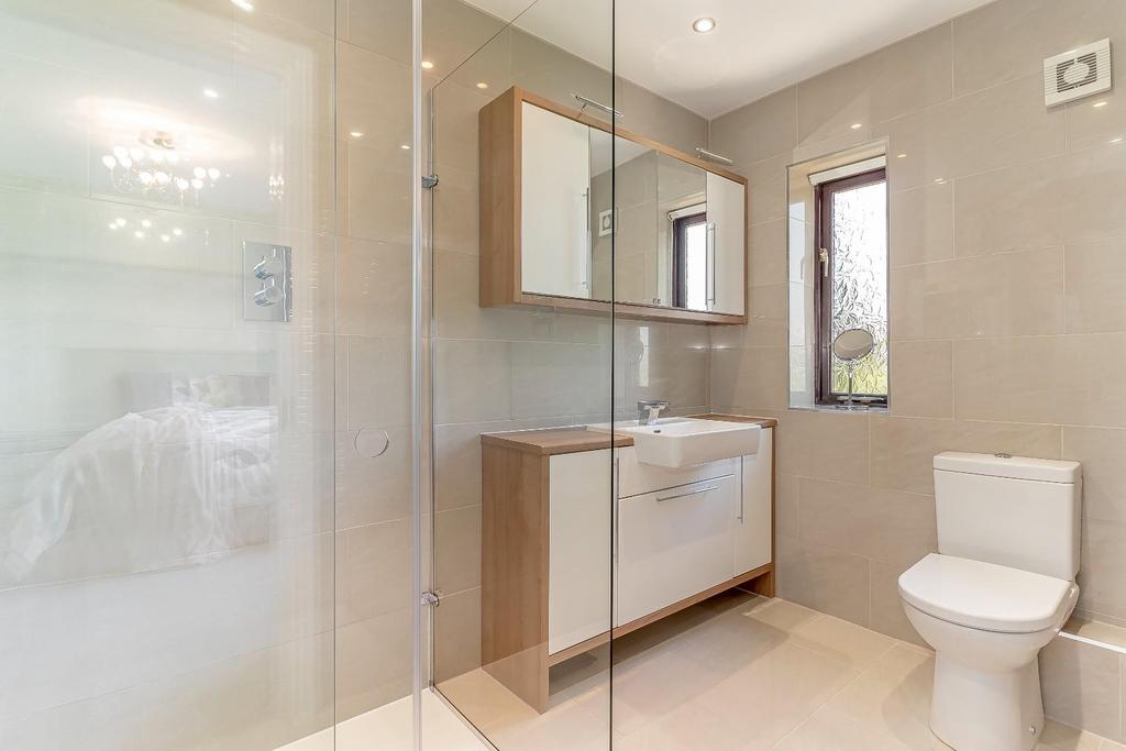 Master Bedroom Ensuite.jpg