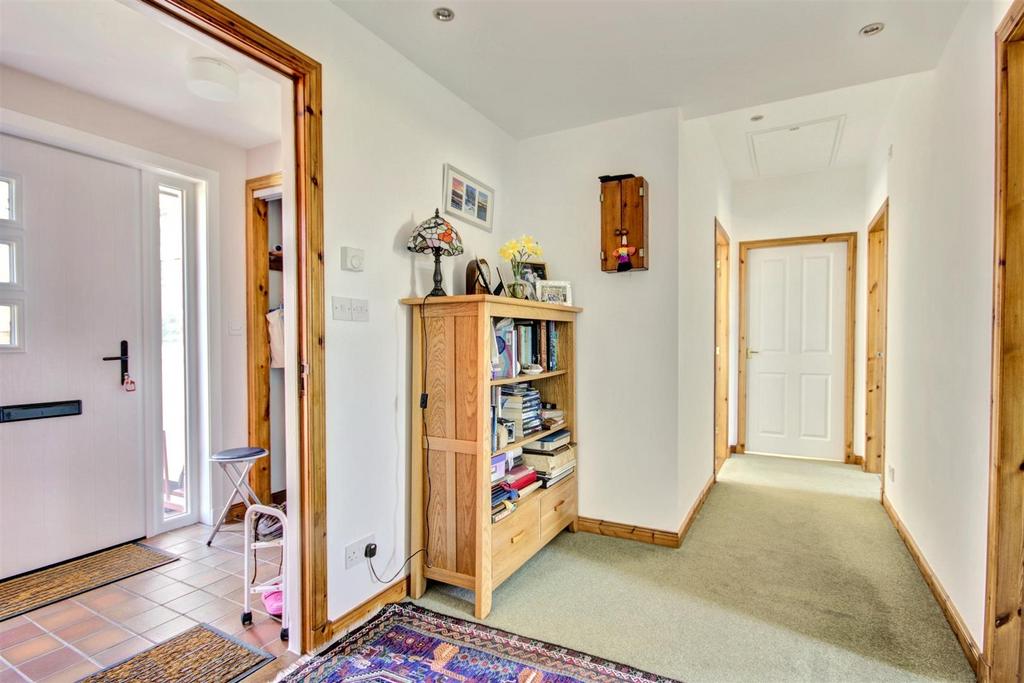 VESTIBULE &amp; HALL