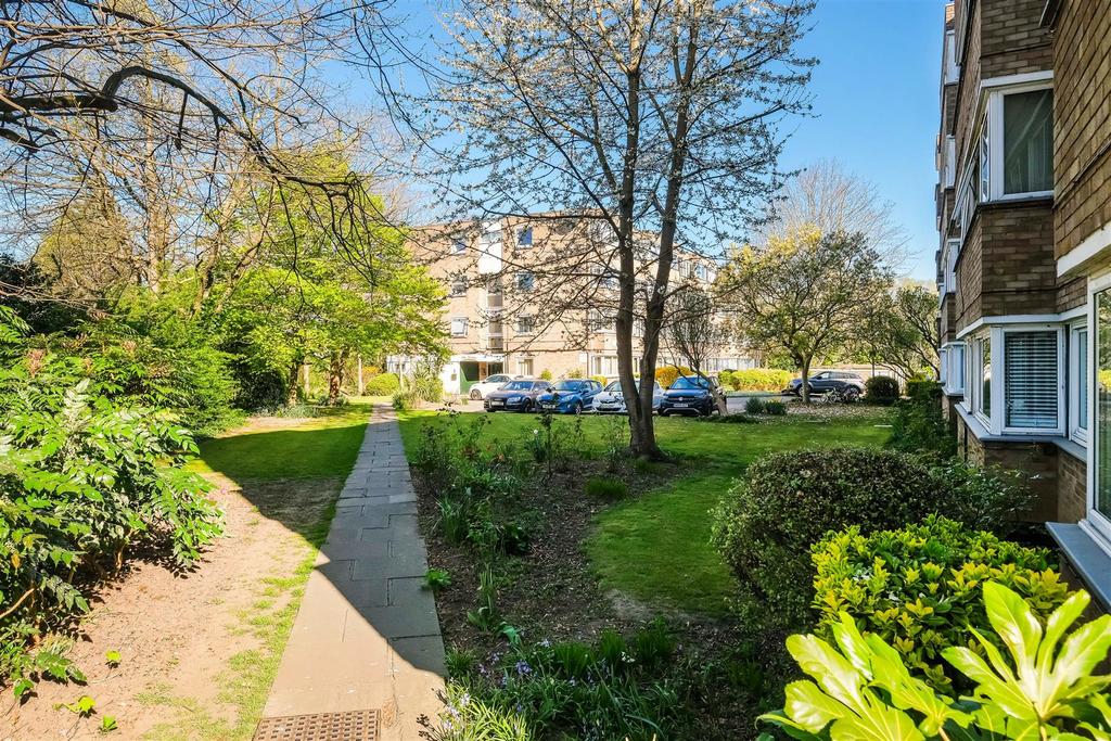 34 Queenswood Gardens-12.jpg