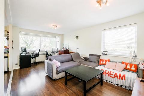 2 bedroom flat for sale, Queenswood Gardens, Wanstead