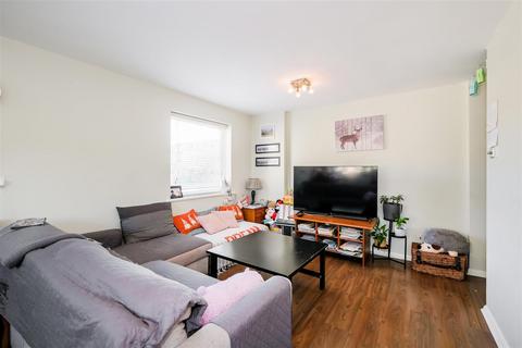2 bedroom flat for sale, Queenswood Gardens, Wanstead