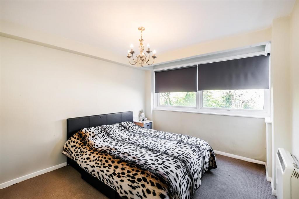 34 Queenswood Gardens-1.jpg
