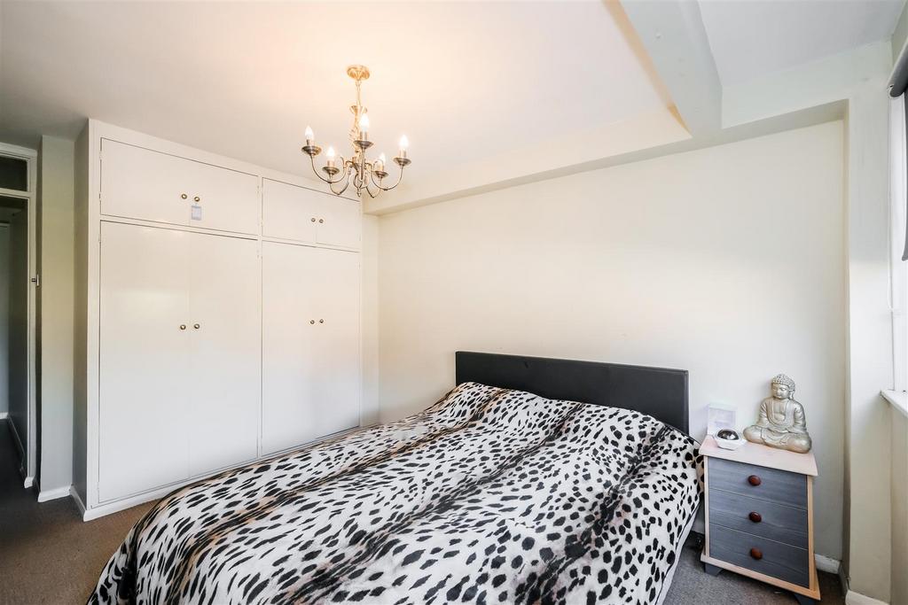 34 Queenswood Gardens-3.jpg