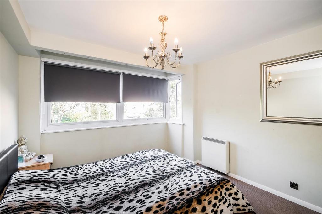 34 Queenswood Gardens-2.jpg