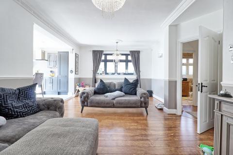 17 The Mount, Romford, RM3 7LJ