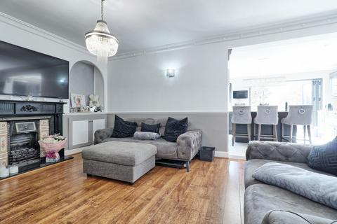 17 The Mount, Romford, RM3 7LJ