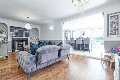17 The Mount, Romford, RM3 7LJ