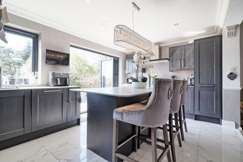 17 The Mount, Romford, RM3 7LJ