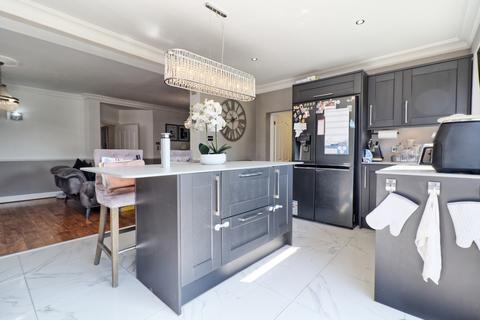 17 The Mount, Romford, RM3 7LJ