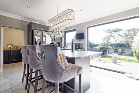 17 The Mount, Romford, RM3 7LJ