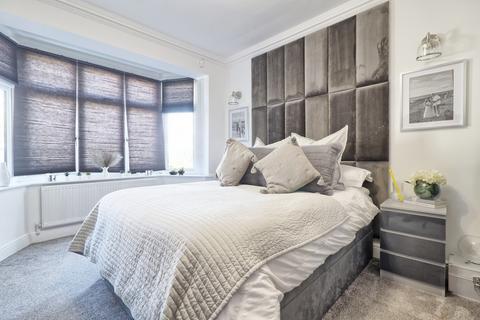 17 The Mount, Romford, RM3 7LJ