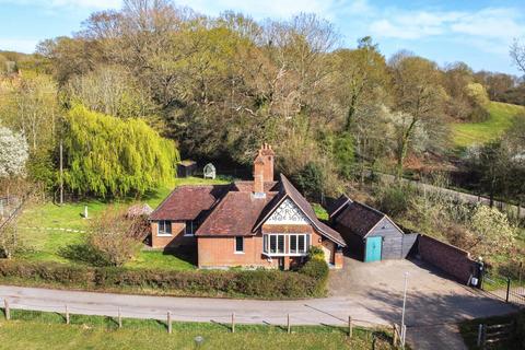 3 bedroom detached house for sale, Alderbrook Road, Smithwood Common, Cranleigh, GU6