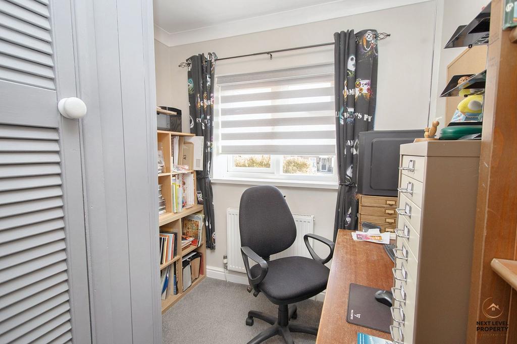 Bedroom 5/Study