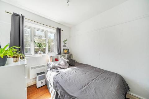 2 bedroom flat to rent, Poynders Court, Clapham Park, London, SW4