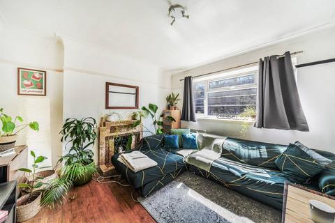 2 bedroom flat to rent, Poynders Court, Clapham Park, London, SW4
