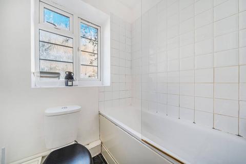 2 bedroom flat to rent, Poynders Court, Clapham Park, London, SW4